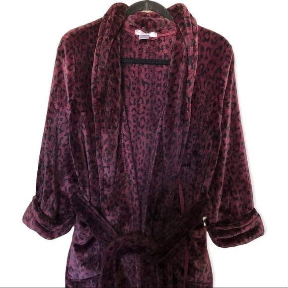 Natori Classics shawl Collar velvet Leopard robe - Picture 5 of 10